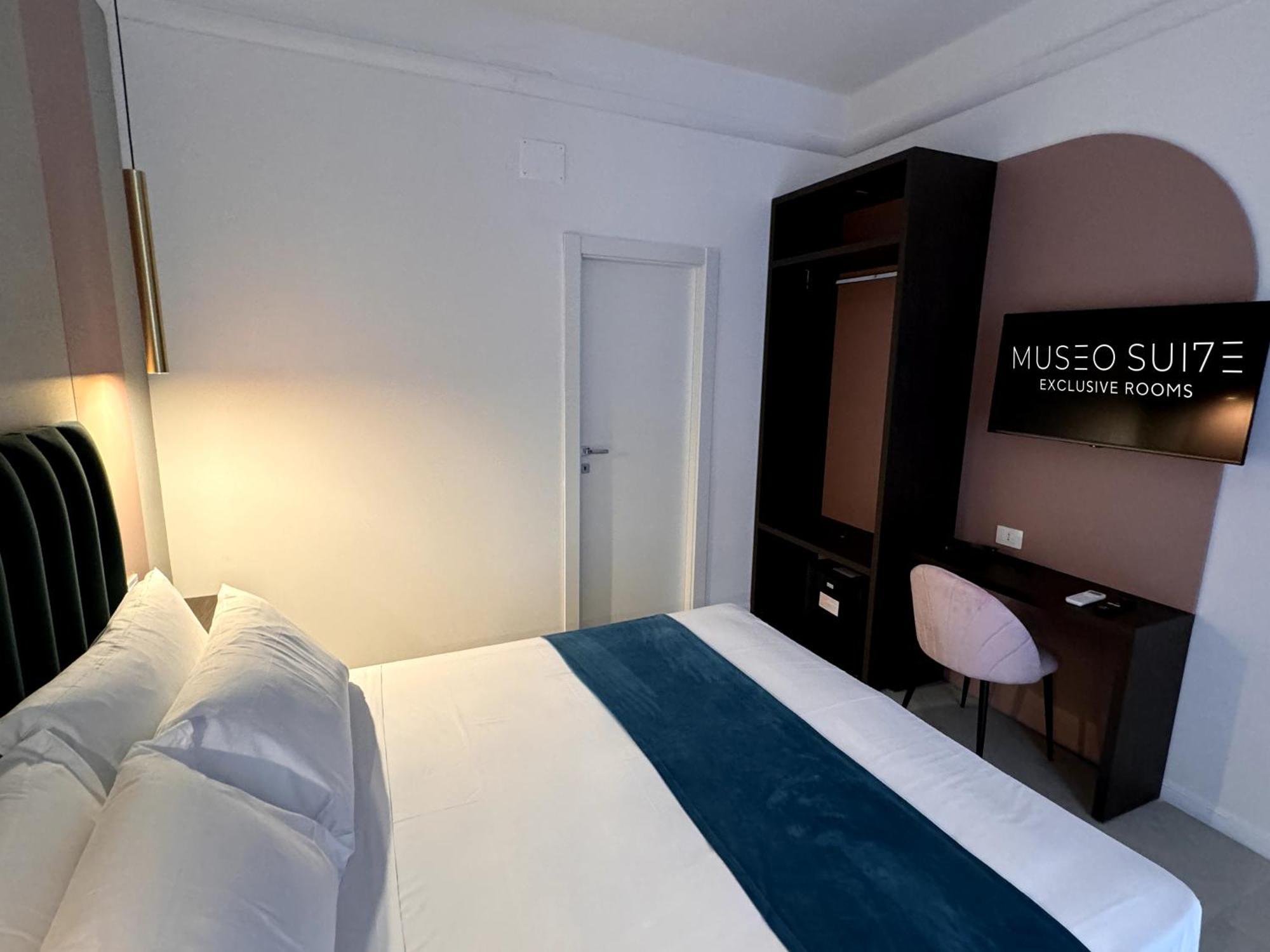 Hotiday Room Collection - Napoli Museo Suite Buitenkant foto